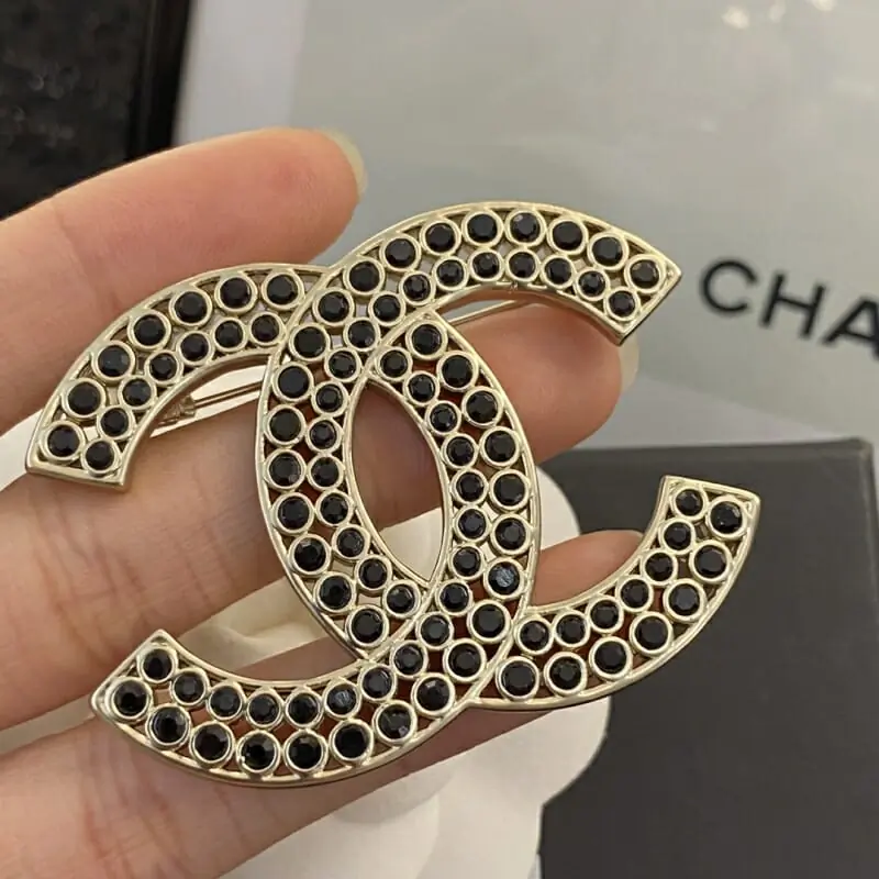 chanel brooches  pour femme s_12341a53